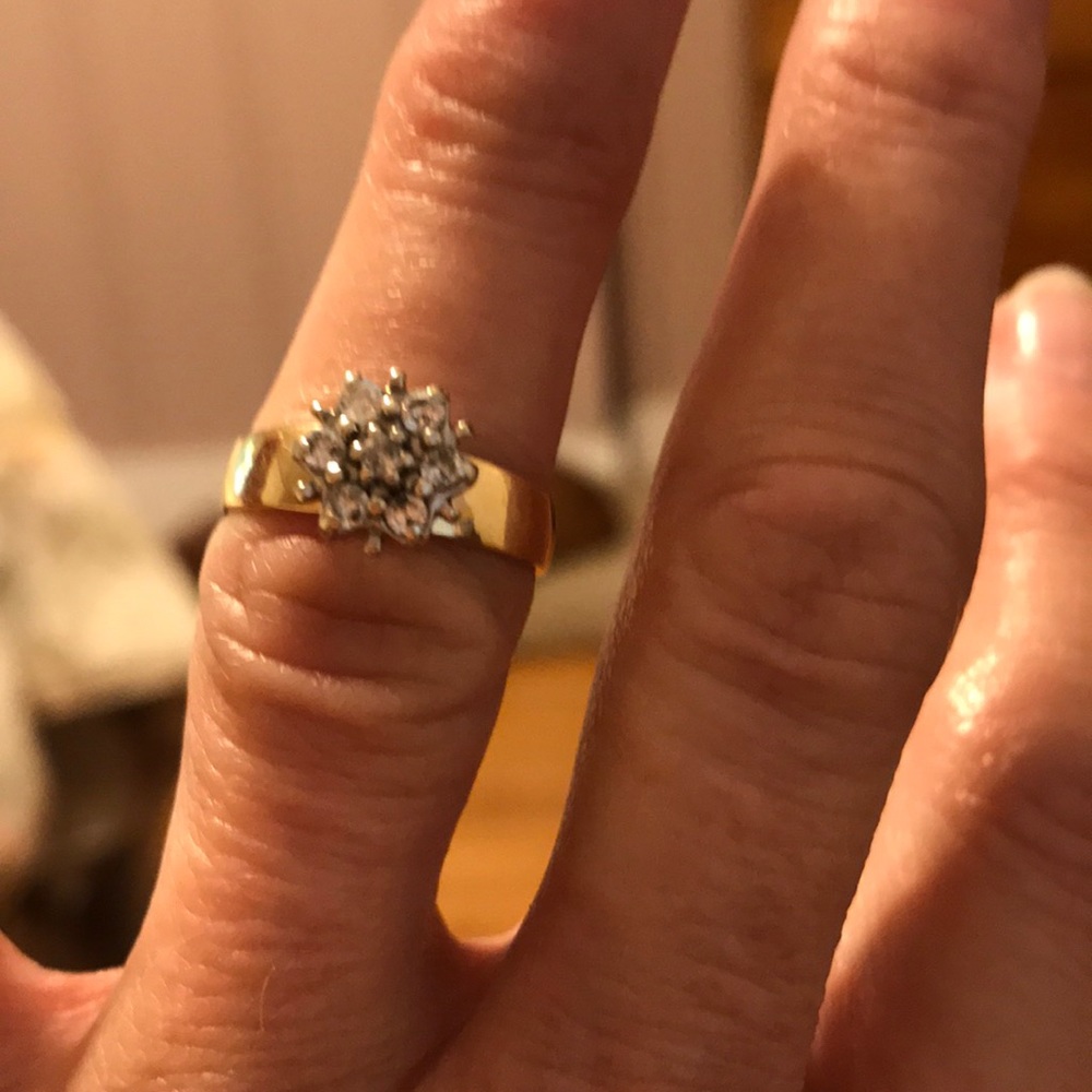 14 kt gold cluster diamond wedding band